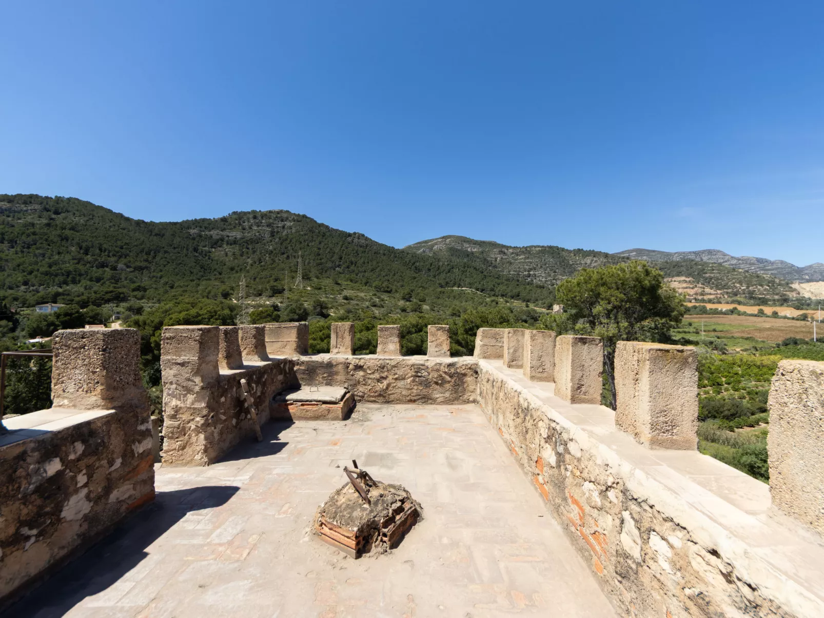 Torre Morralla-Buiten