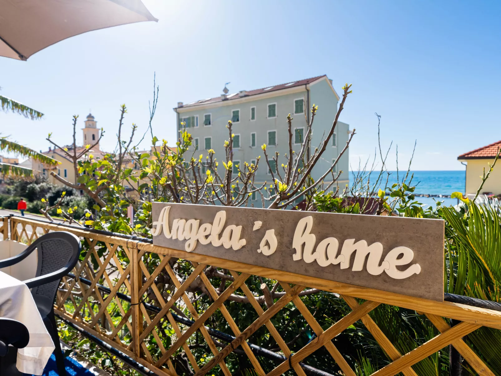 Angela's Home-Buiten