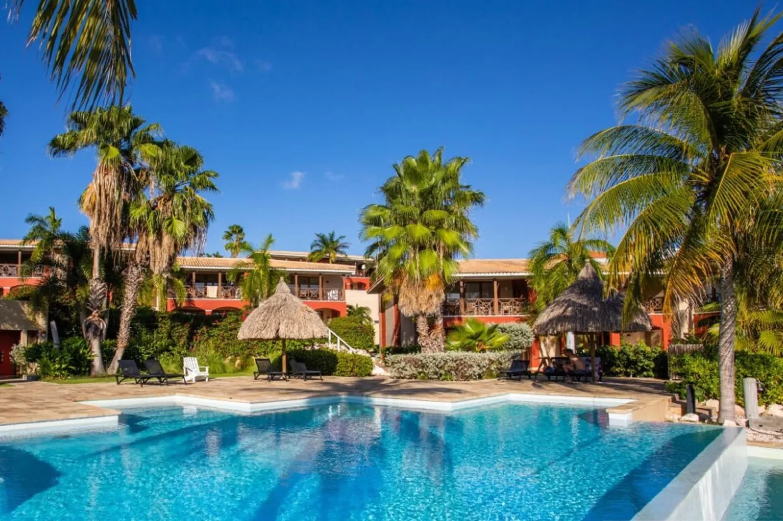 Spanish Water Apartment-Zwembad