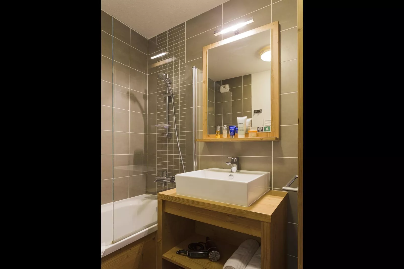 LES MENUIRES_S12V-Badkamer