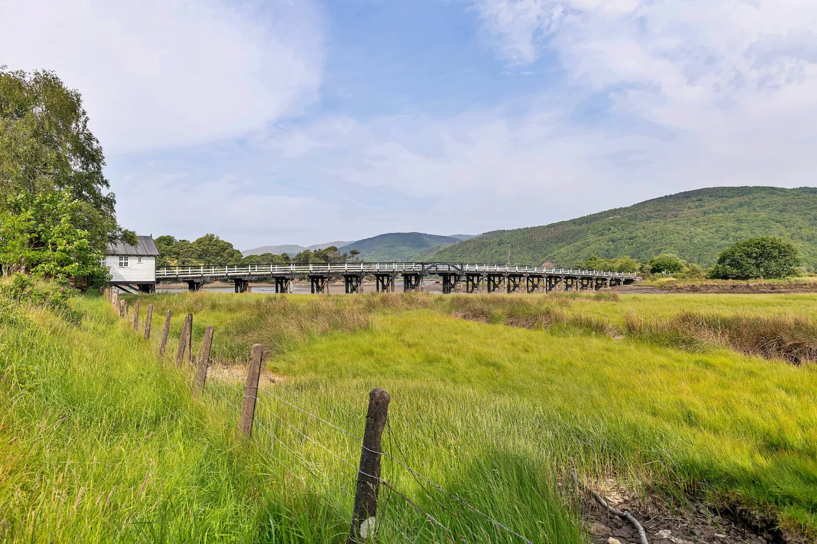 Toll Bridge Cottage-Buitenlucht