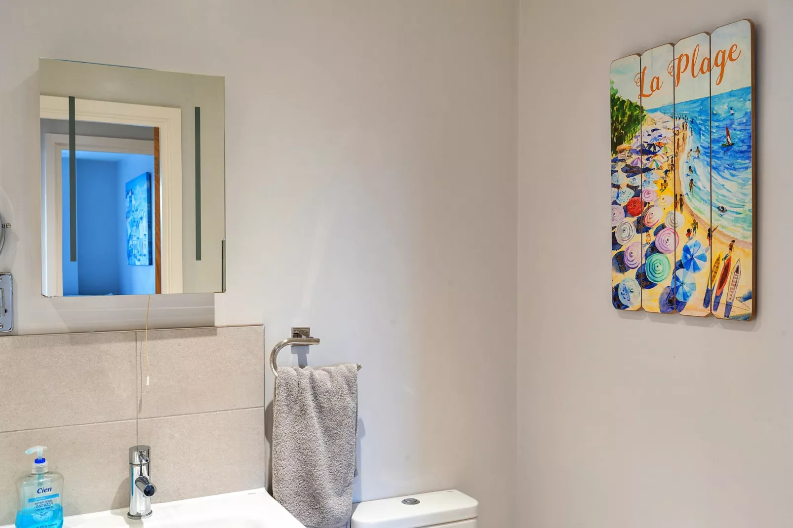 Number 10, Montpellier Apartments-Badkamer