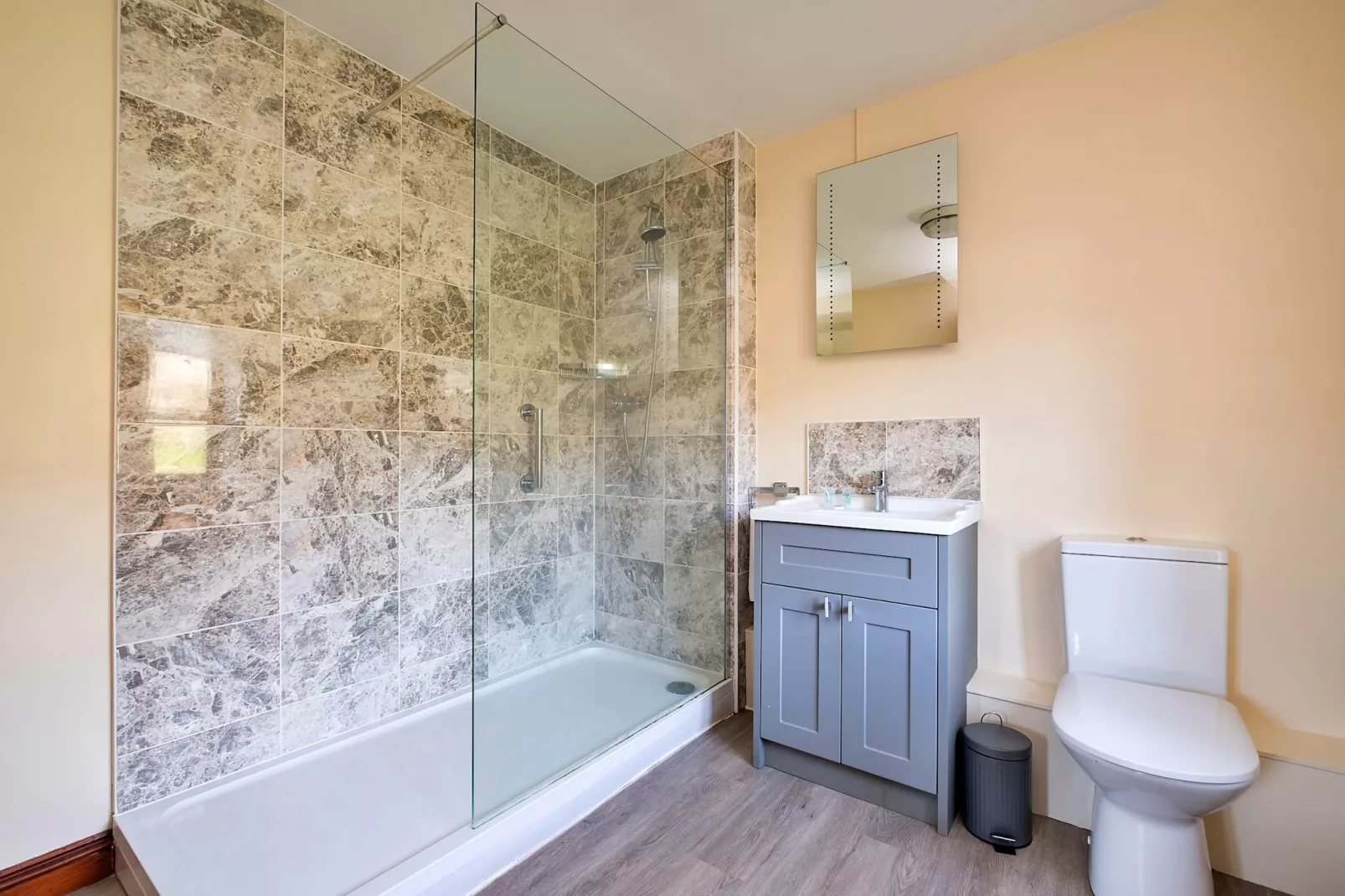 Walton Maisonette-Badkamer