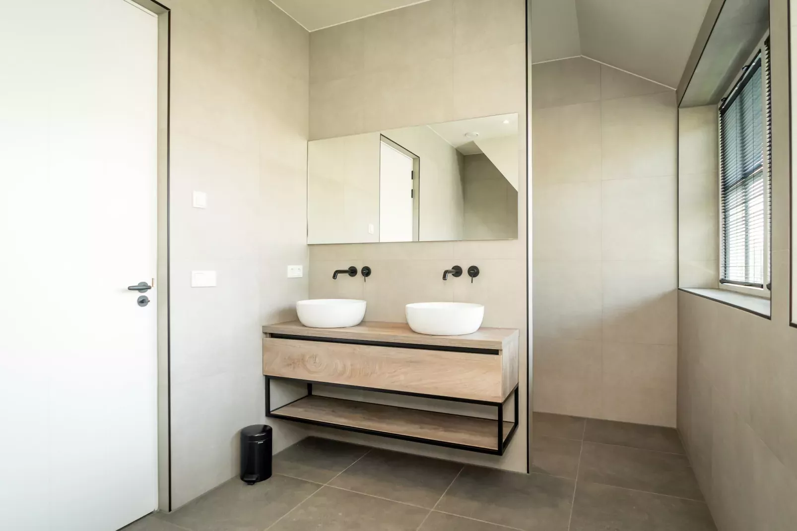 So What 33A-Badkamer