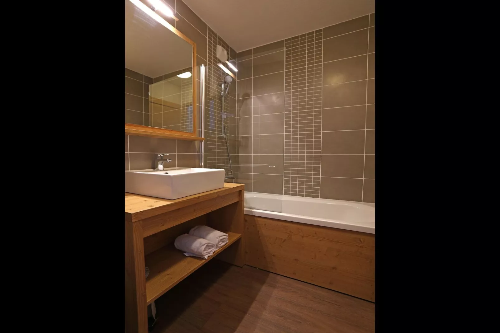 LES MENUIRES_S12V-Badkamer