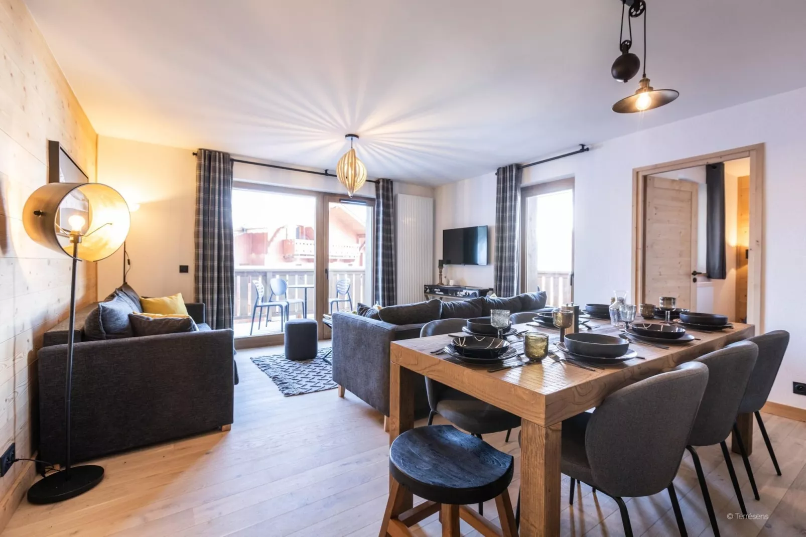 PLAGNE MONTALBERT Le Snoroc- A48P-Eetkamer