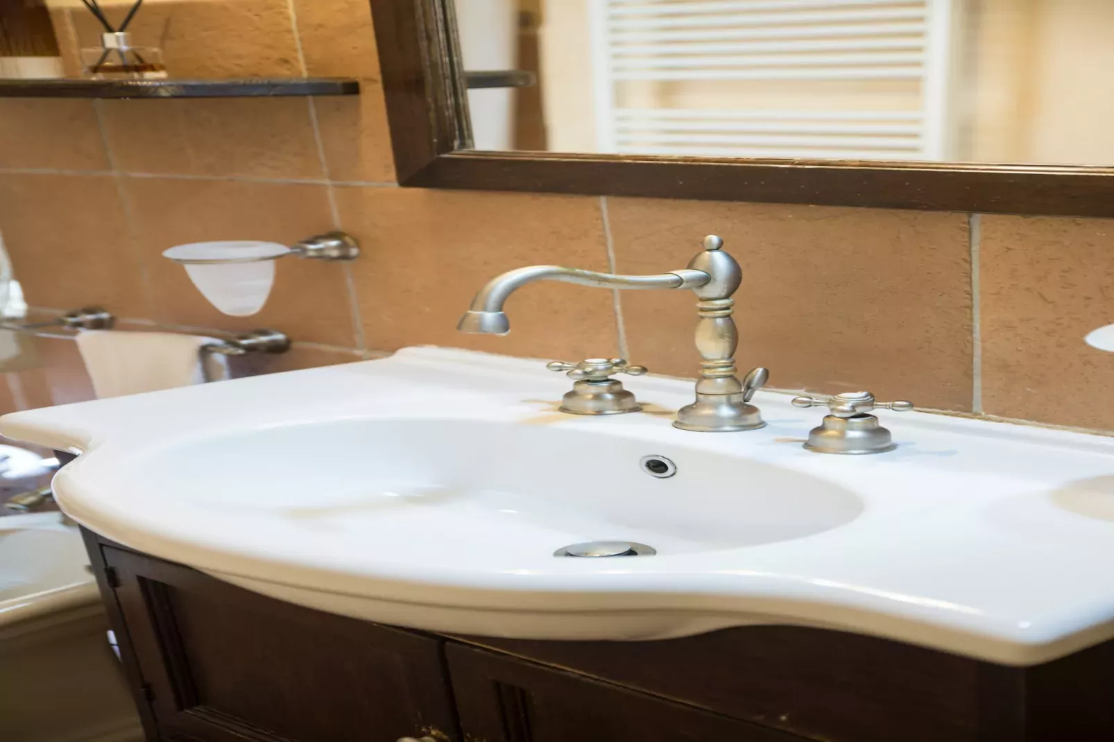 Trevi Fountain Apartment-Badkamer