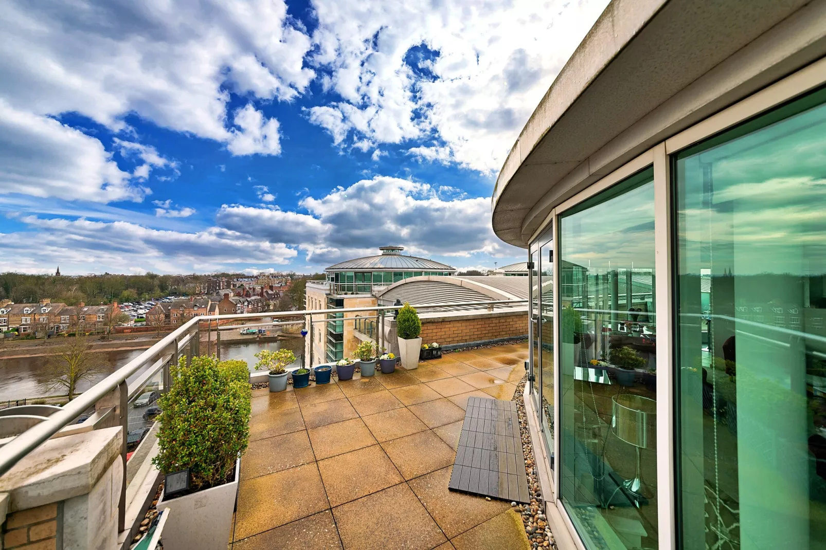 The Penthouse at 611 Westgate-Buitenlucht