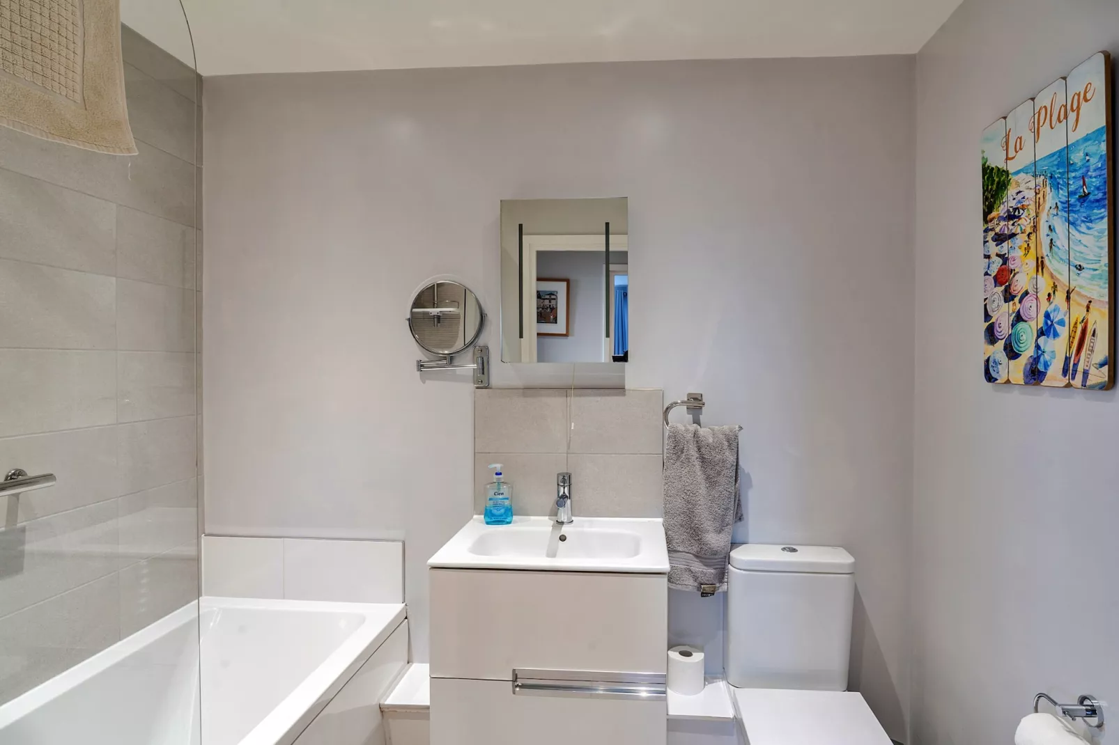 Number 10, Montpellier Apartments-Badkamer