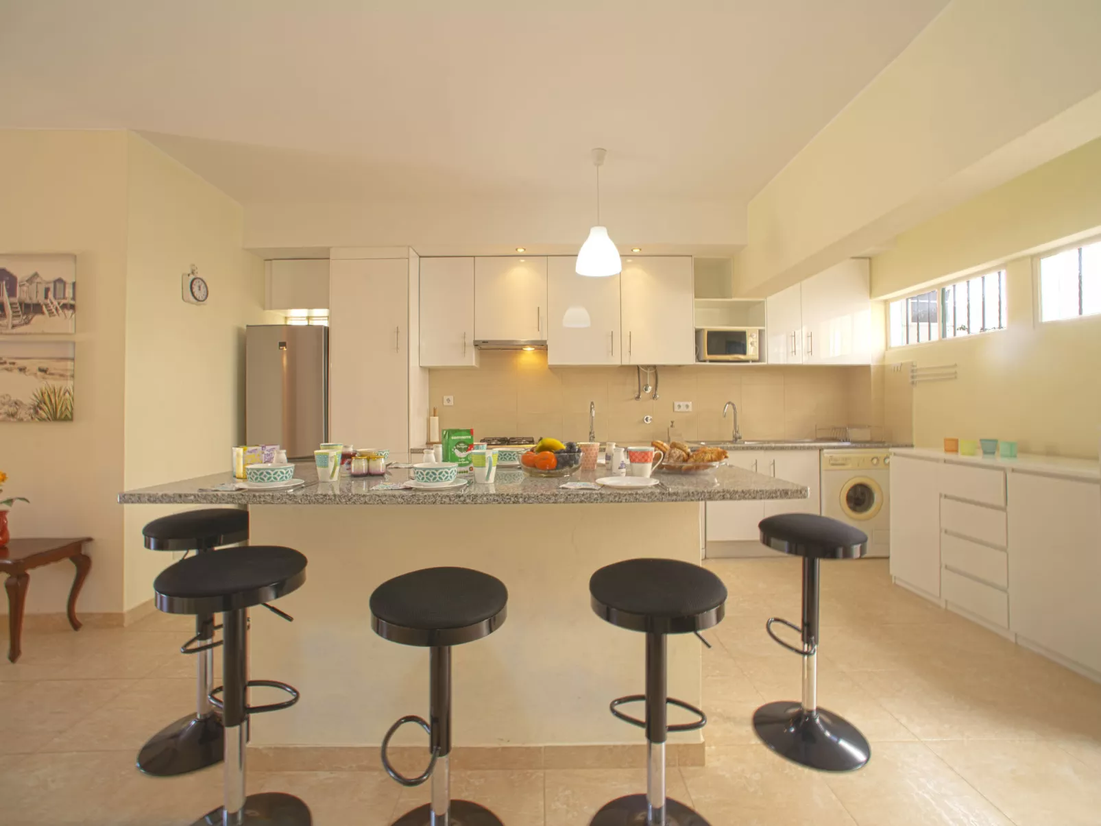 Roy's place-Binnen