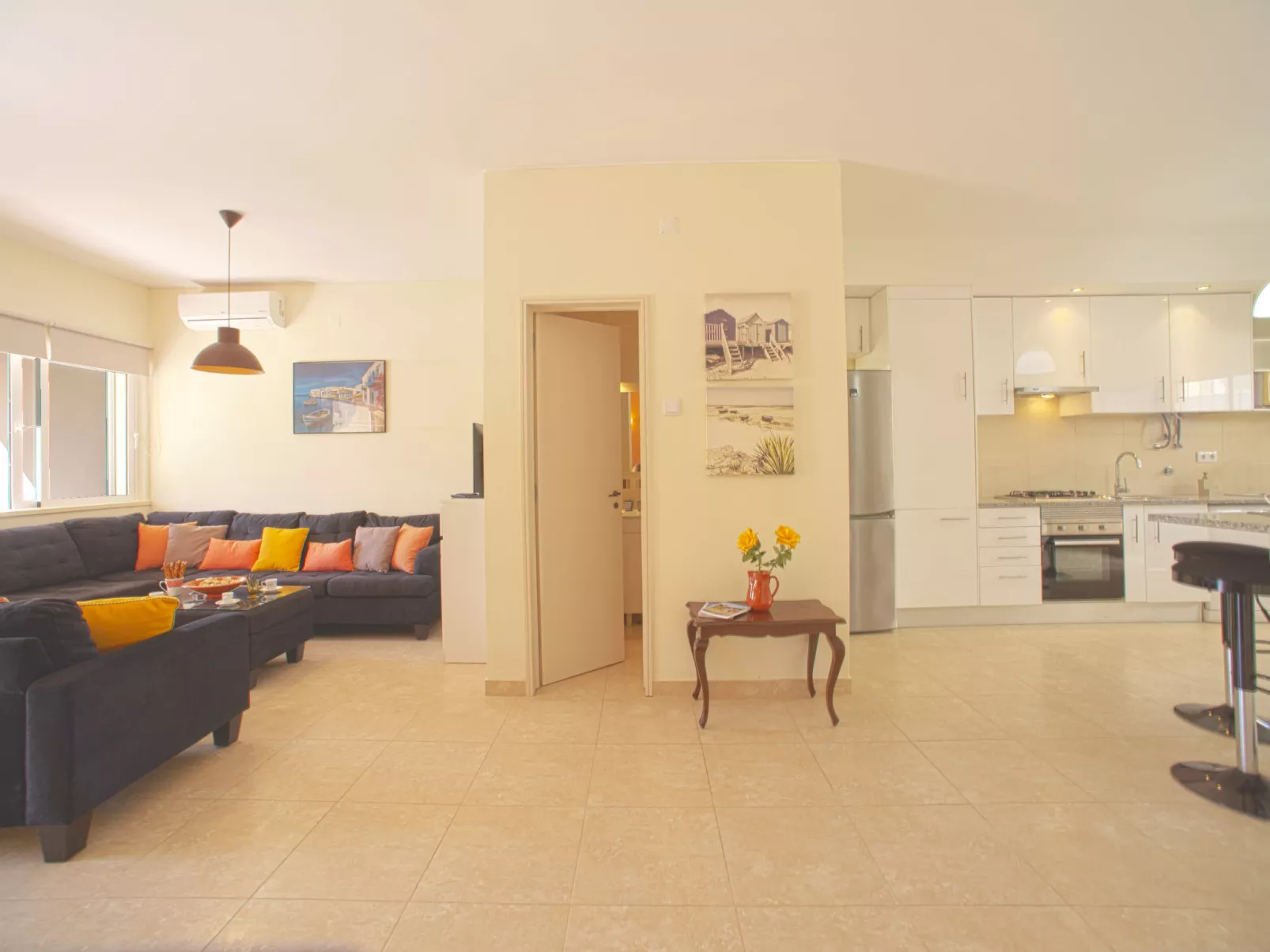 Roy's place-Binnen