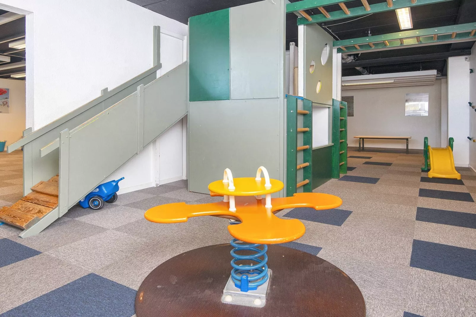 2 room south facing-Niet-getagd