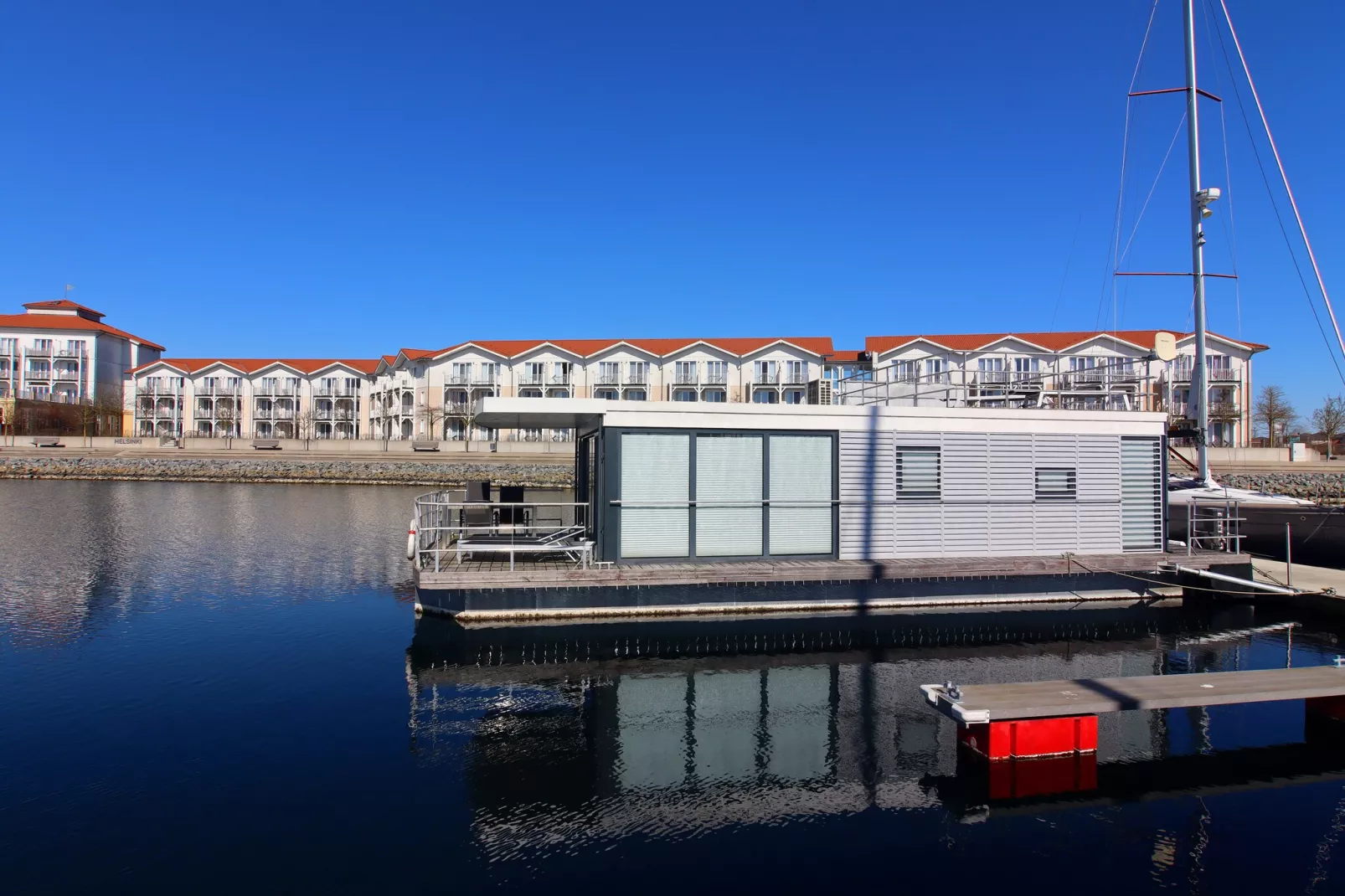 Hausboot Family & Friends LP2 / 4 Personen-Uitzicht zomer