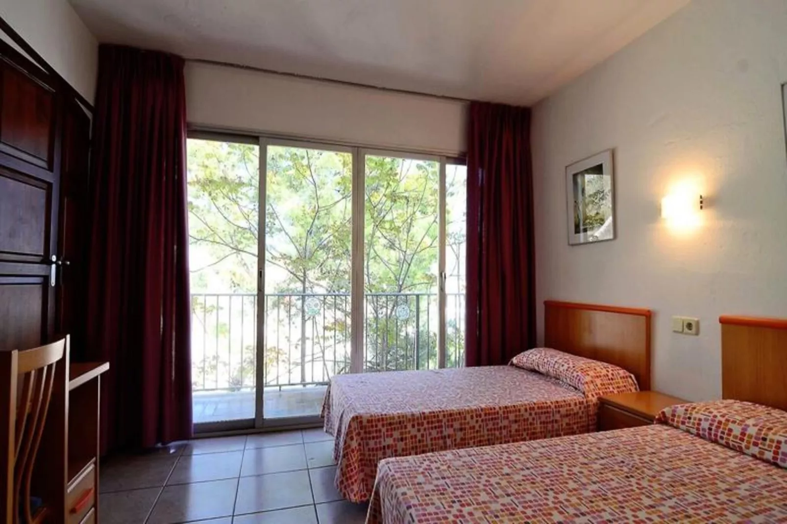 Appartements à L'Estartit-Buitenkant zomer