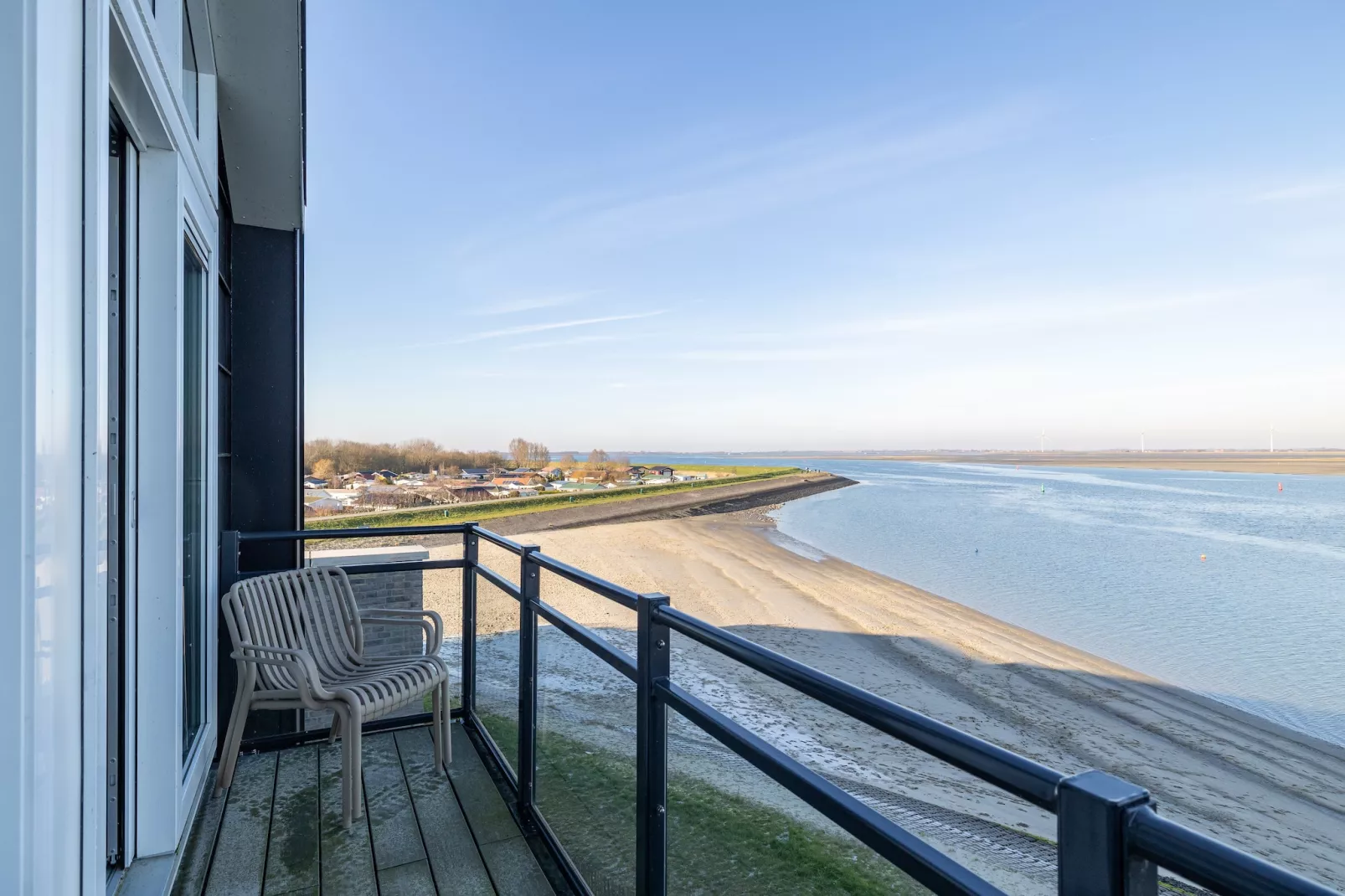 Appartement Vista Maris 'Haus am See' - Havenweg 8-30  Sint-Annaland-Uitzicht zomer