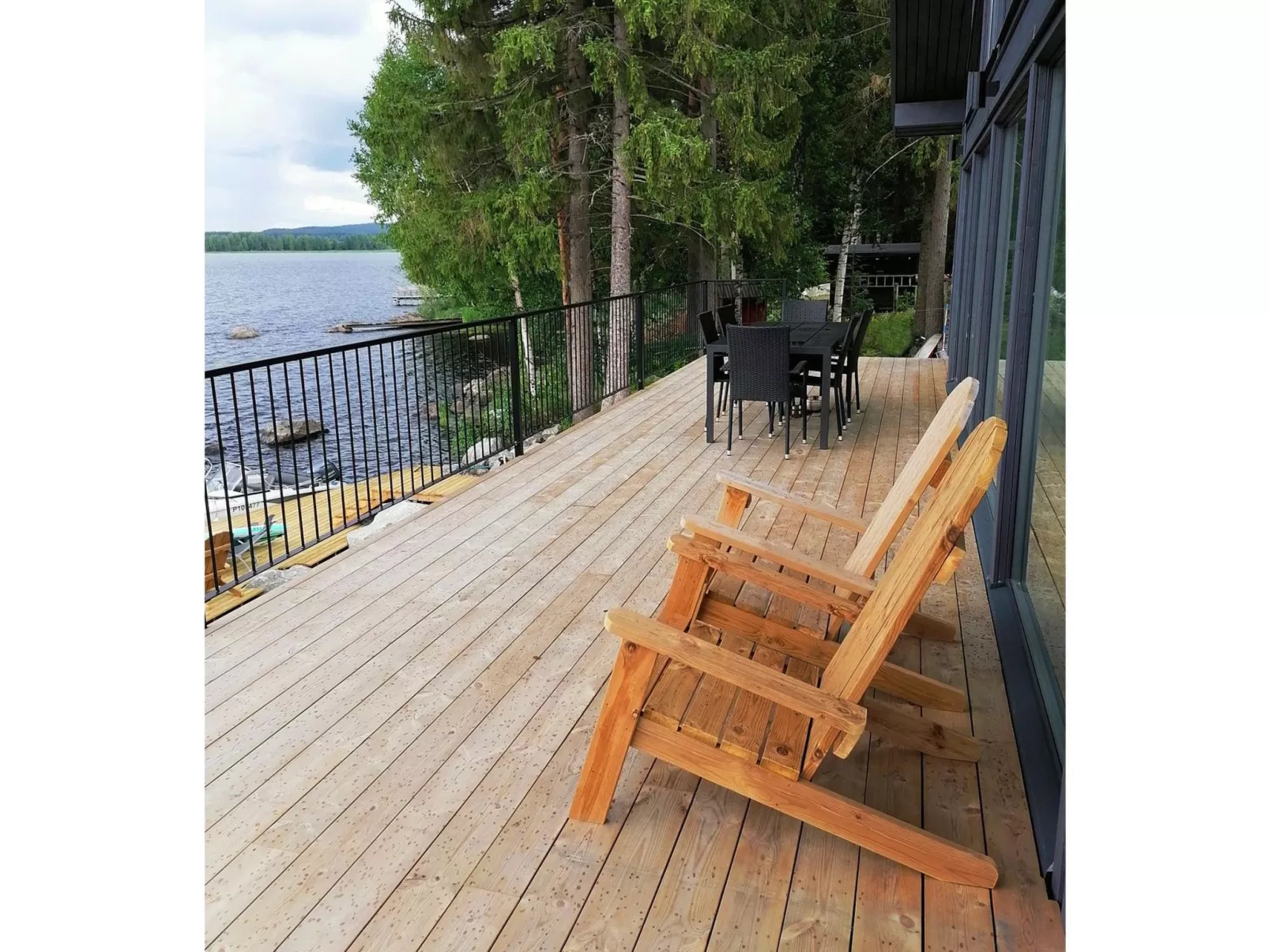 Lakeside villa-Buiten