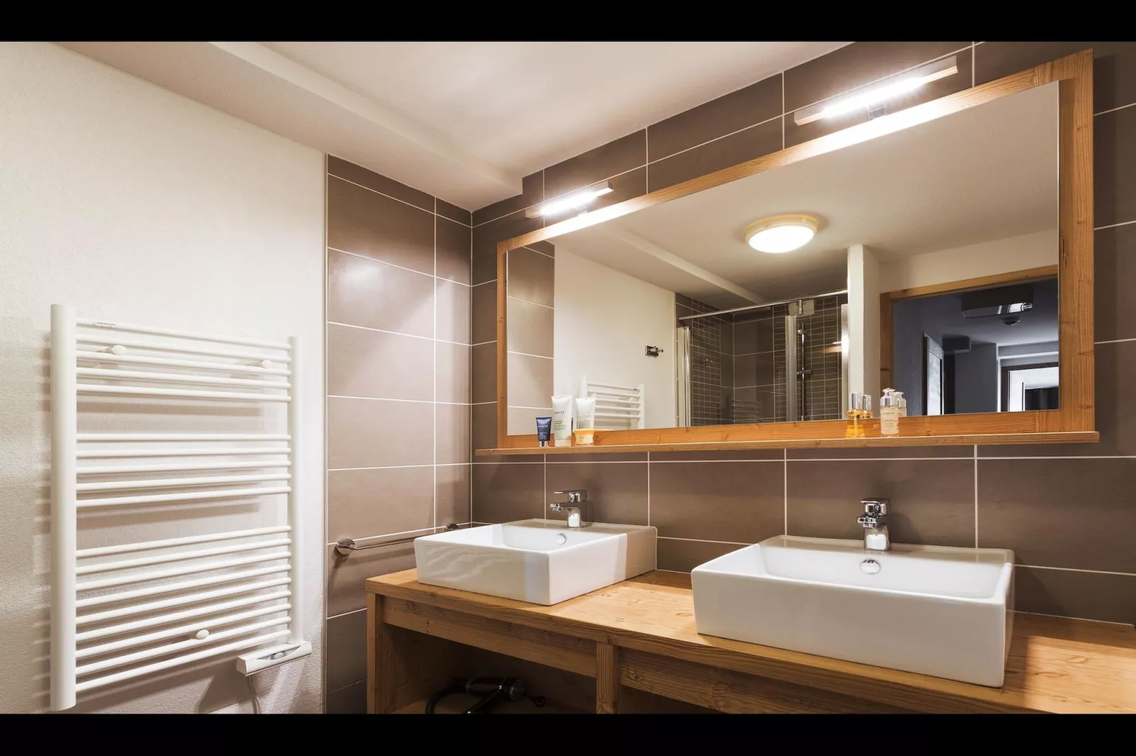 LES MENUIRES_S12V-Badkamer