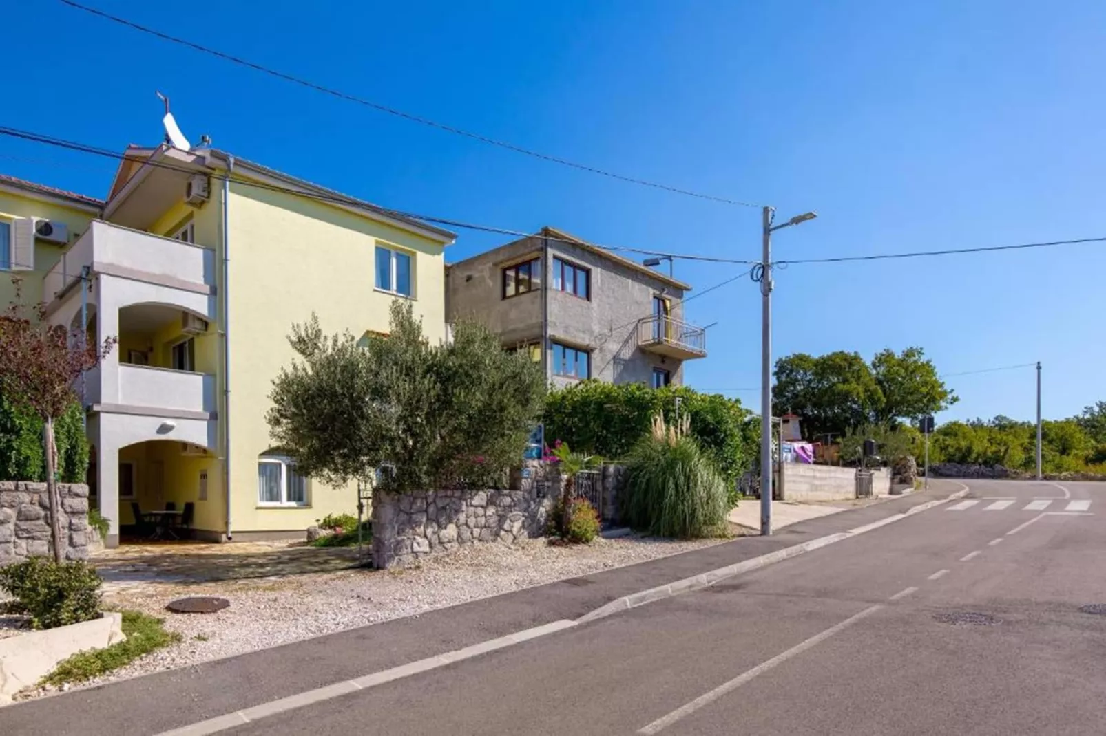 Apartment Slavica 3 - Yellow Sun-Buitenlucht
