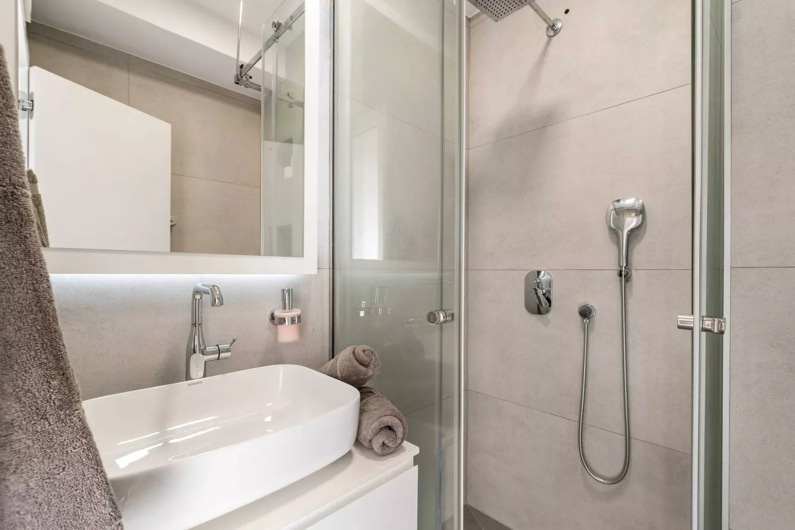 Apartments Velic - Three bedroom apartment C-Badkamer