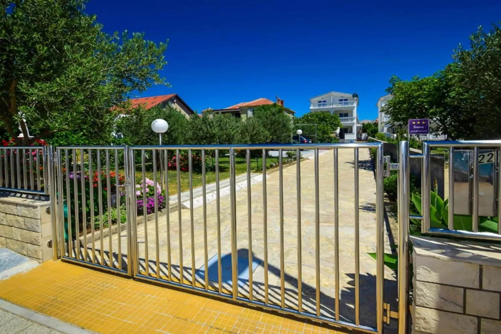 Apartments Olga - two bedroom apartment A2-Buitenlucht