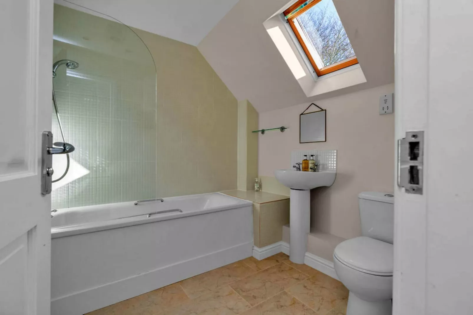 The Mill House-Badkamer