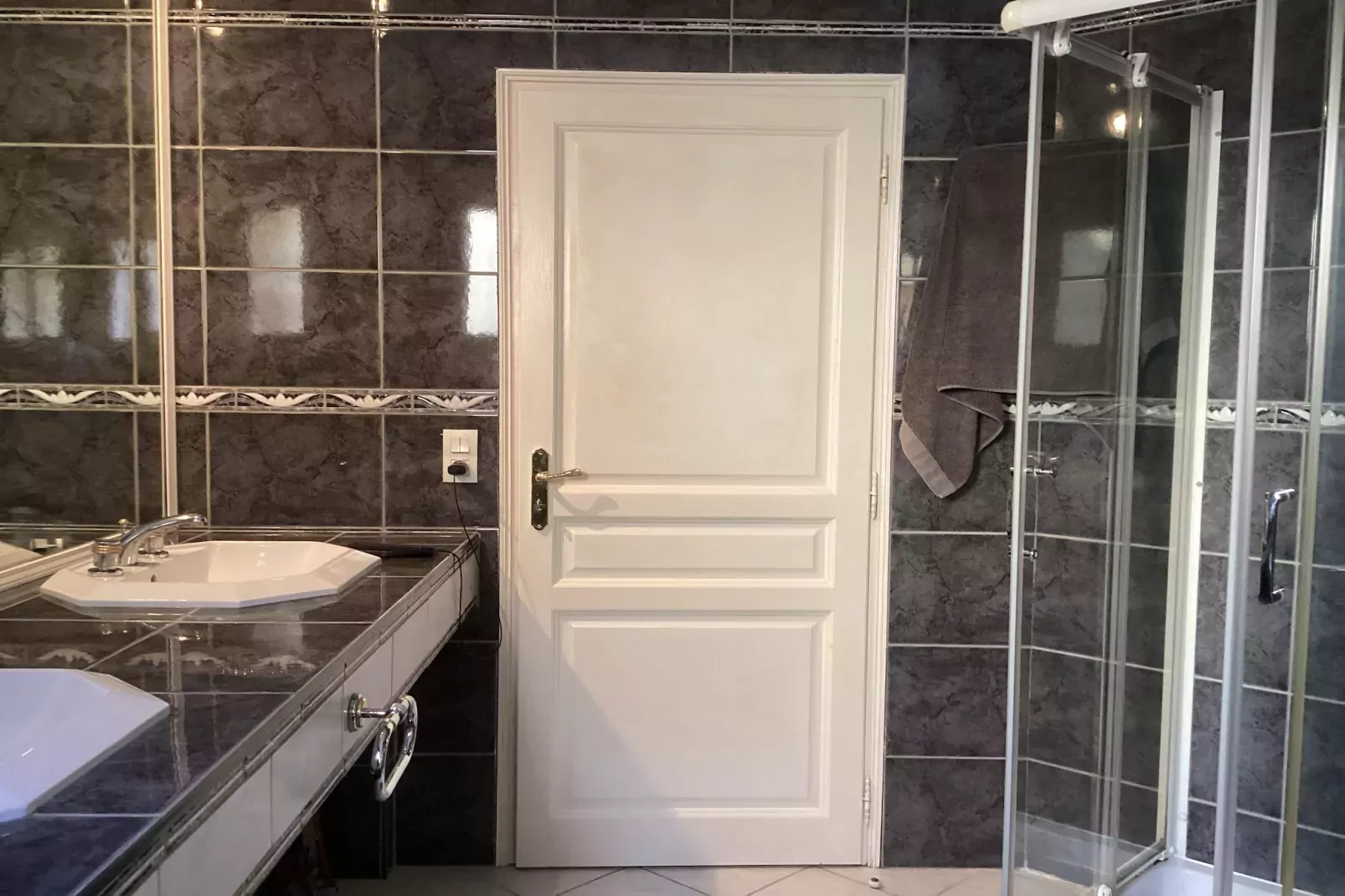 Villa Le Midi-Badkamer