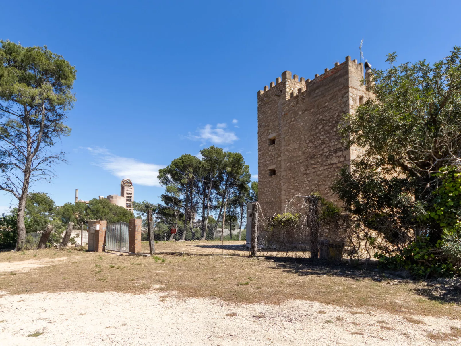 Torre Morralla-Buiten
