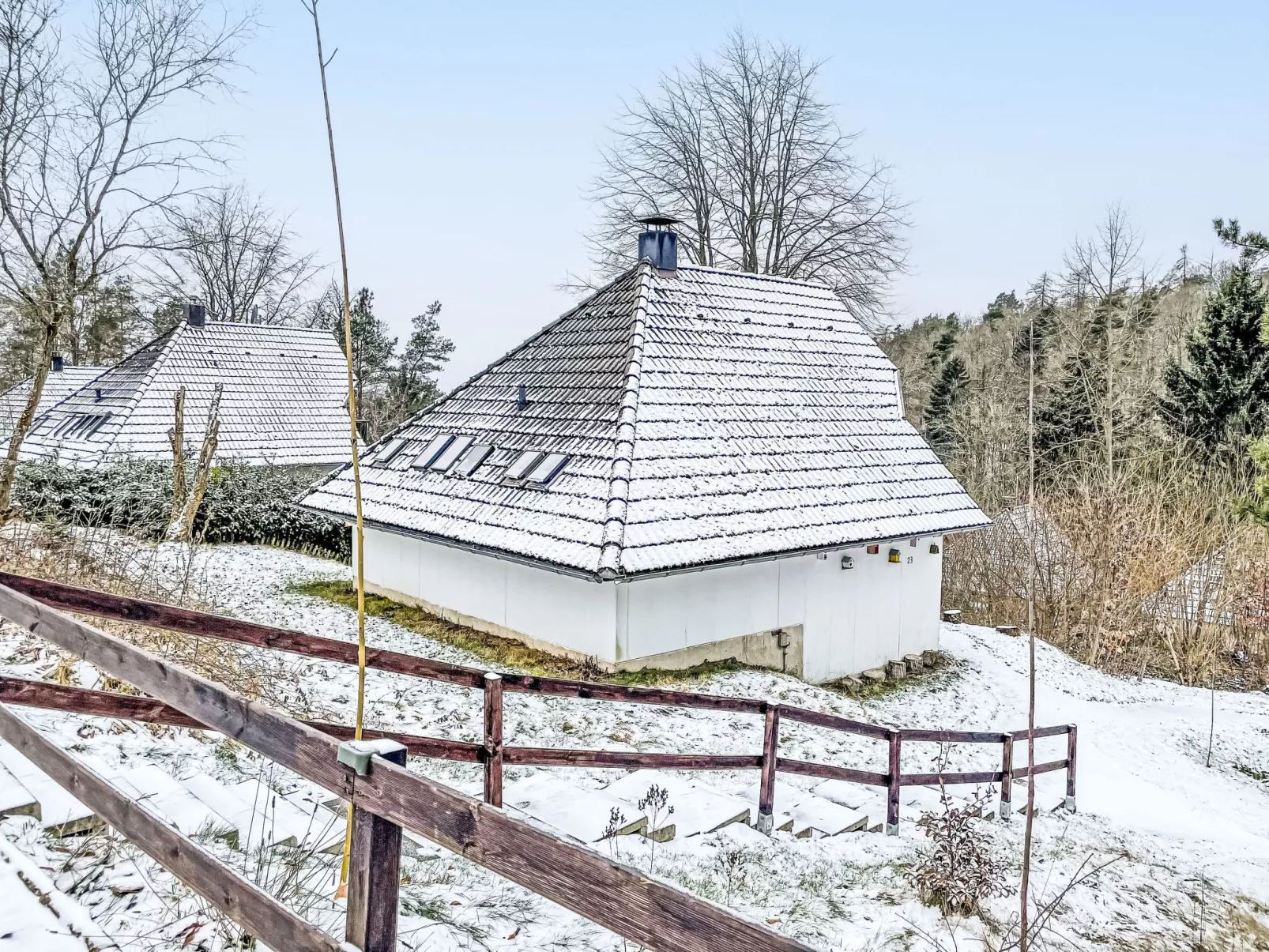 Woodys- Waldhütte-Buiten