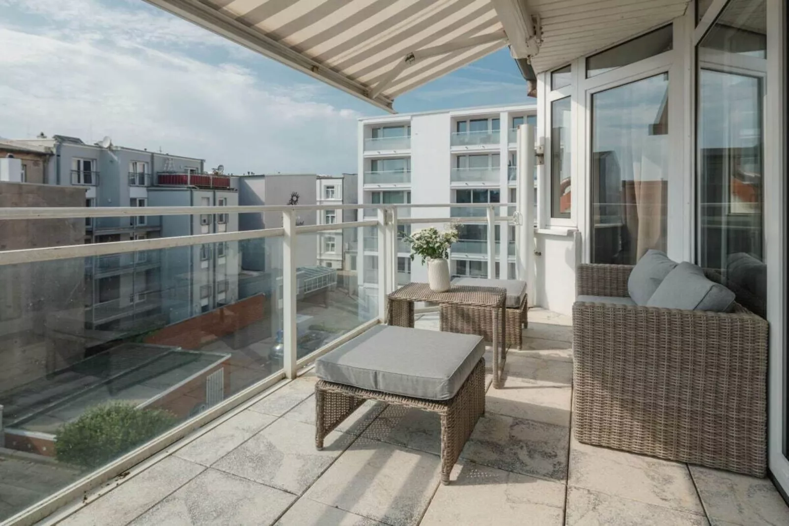 518749-Terrasbalkon