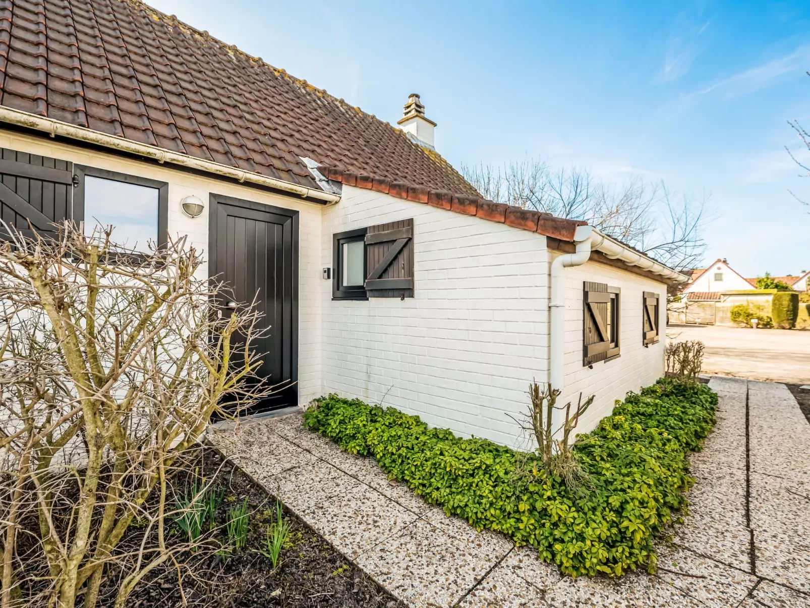 Beluga with parking and shared pool-Buiten