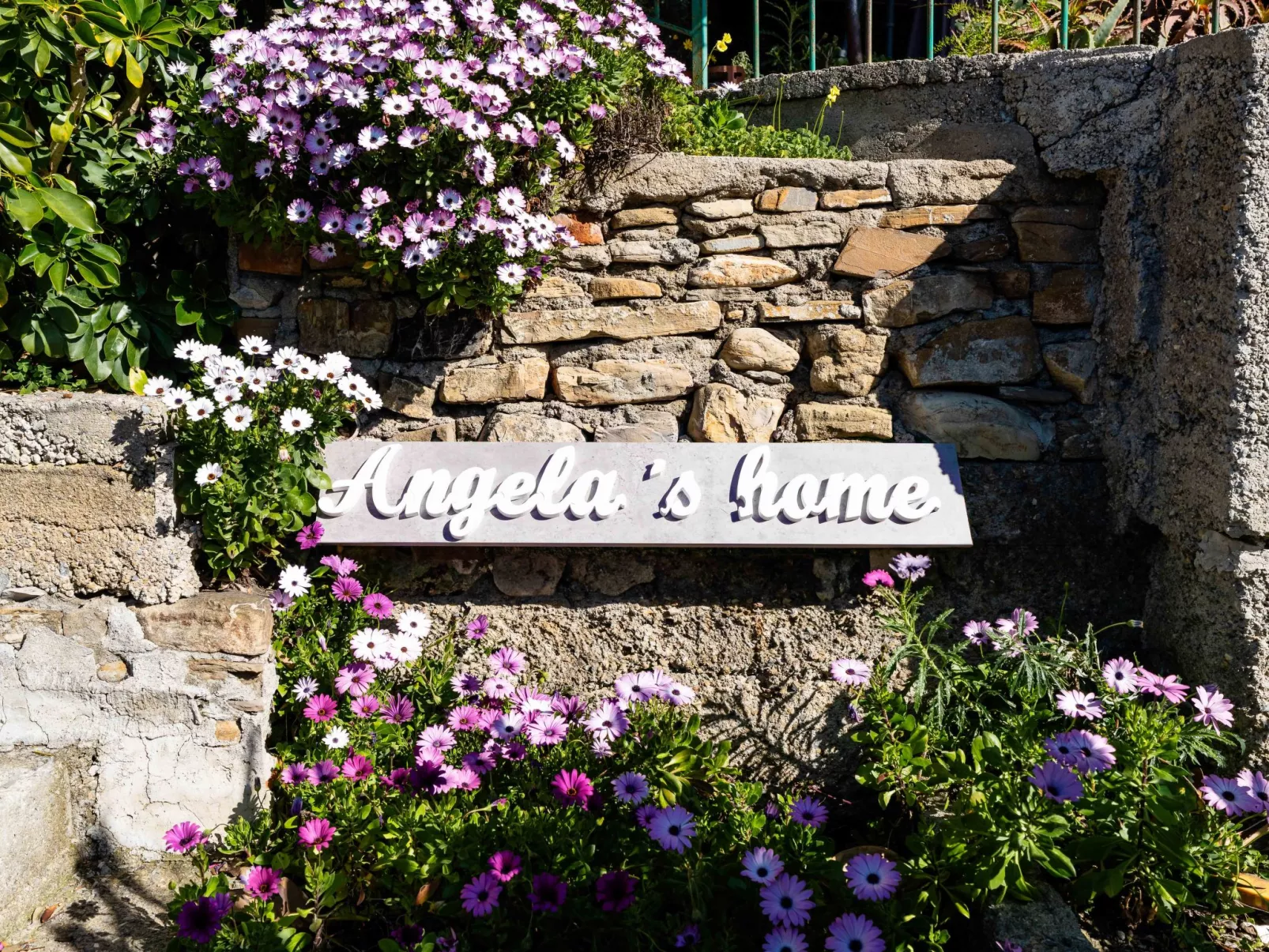 Angela's Home-Buiten