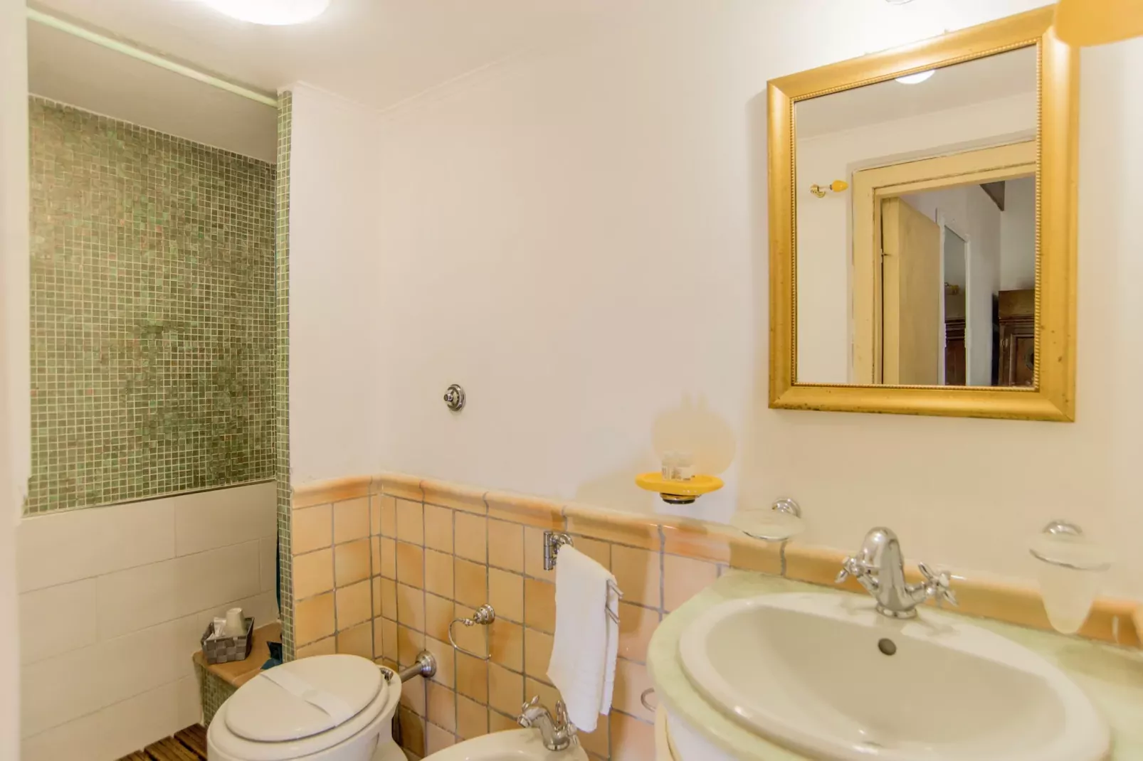 Trevi Fountain Apartment-Badkamer