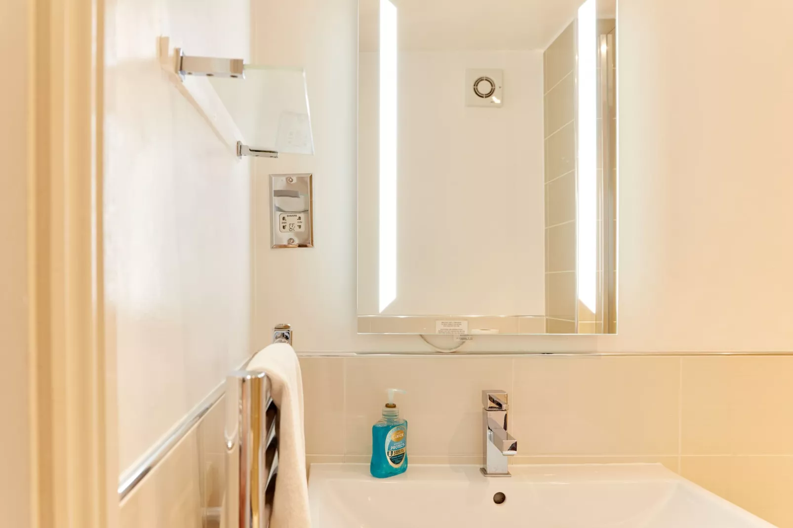 Sunshine Cottage-Badkamer