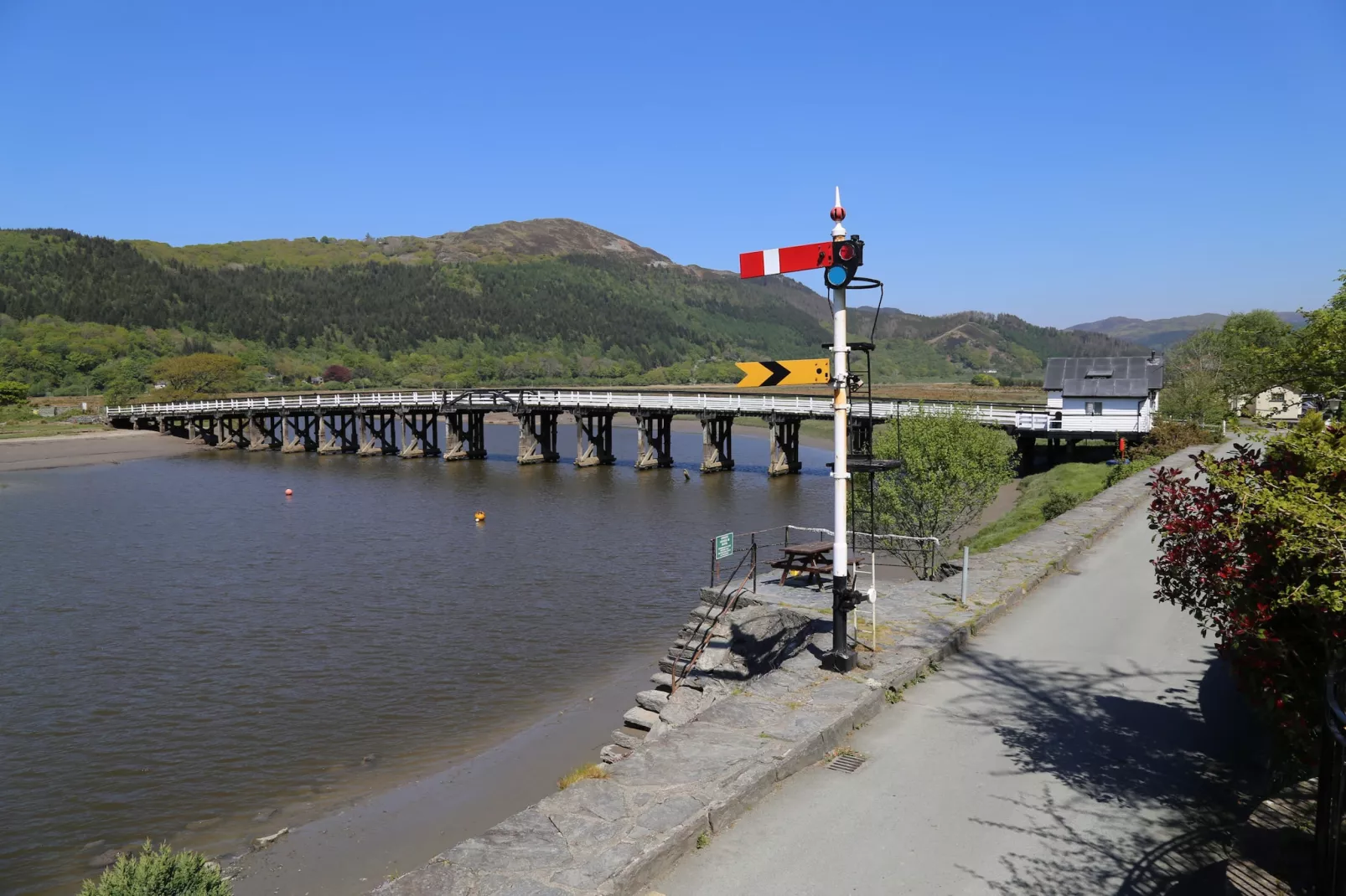 Toll Bridge Cottage-Buitenlucht