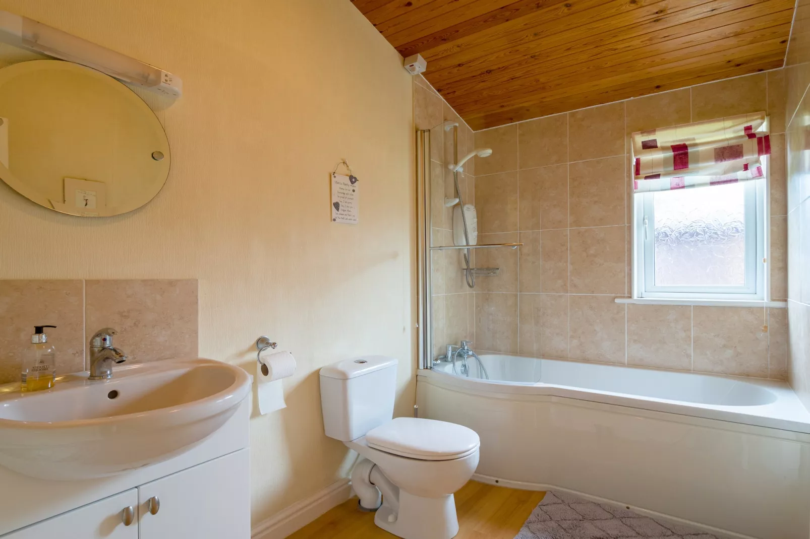 Whitsand Bay Lodge-Badkamer
