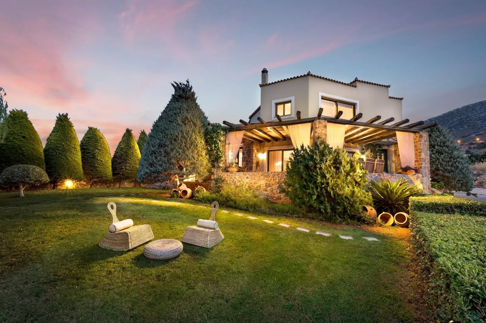 Golden Crest Villa-Tuinen zomer