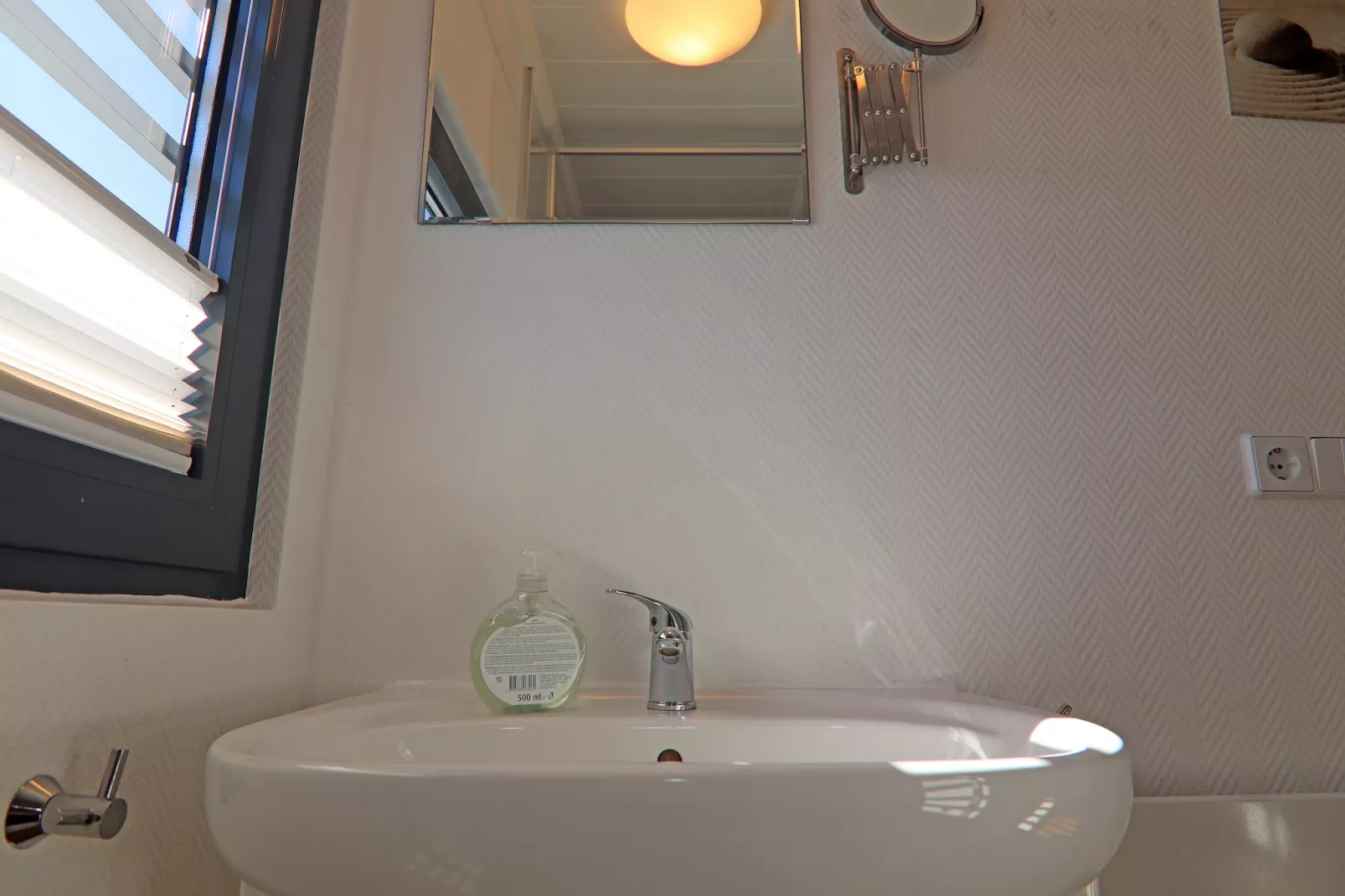 Hausboot Family & Friends LP2 / 1-2 Personen-Badkamer