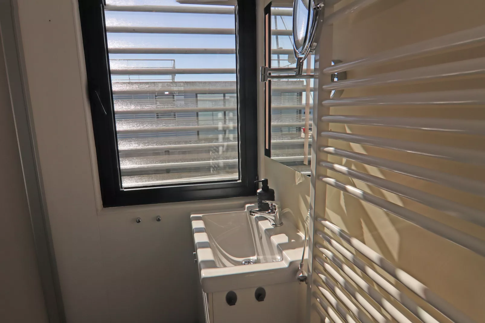 Hausboot Family & Friends LP 3 / 3 Personen-Badkamer