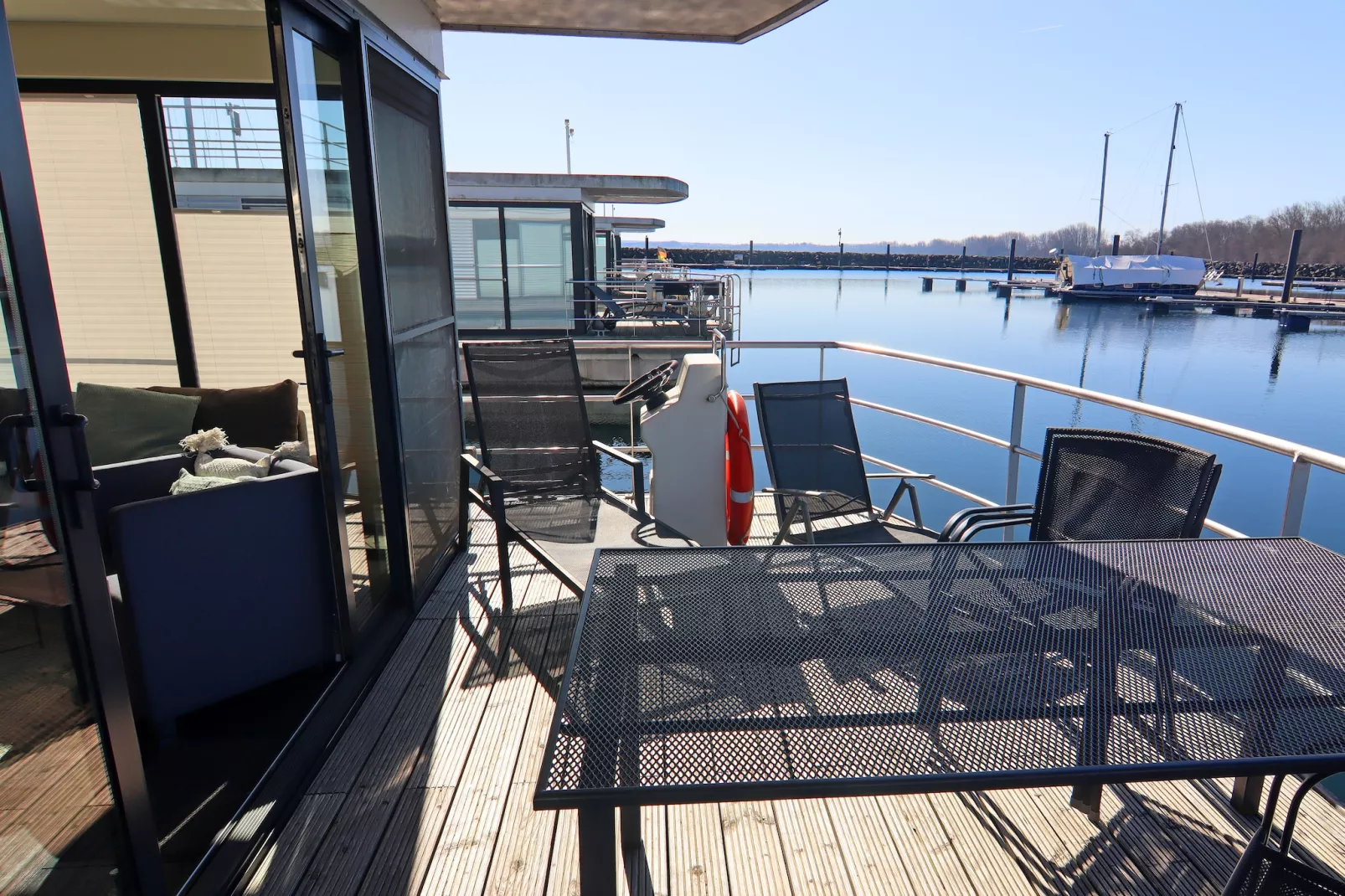 Hausboot Family & Friends LP 3 / 4 Personen-Terrasbalkon