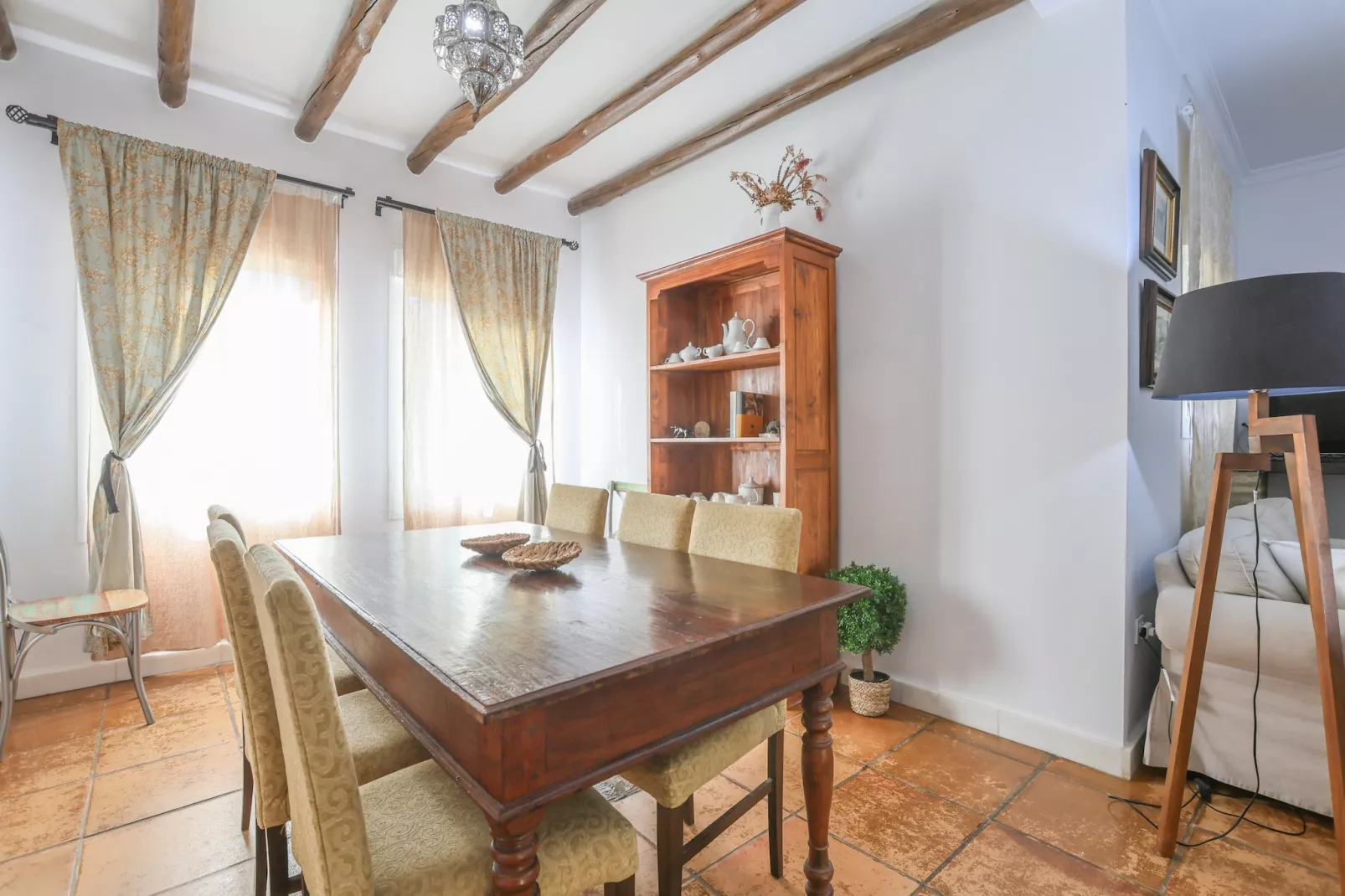 Casa Rural Los Menestrales-Eetkamer