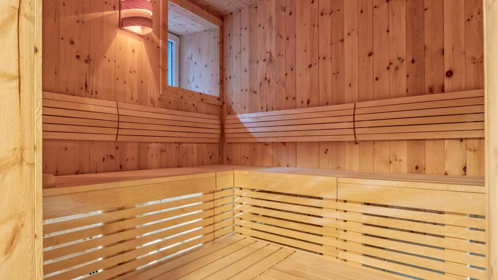 Deluxe Zirberl Top 5-Sauna