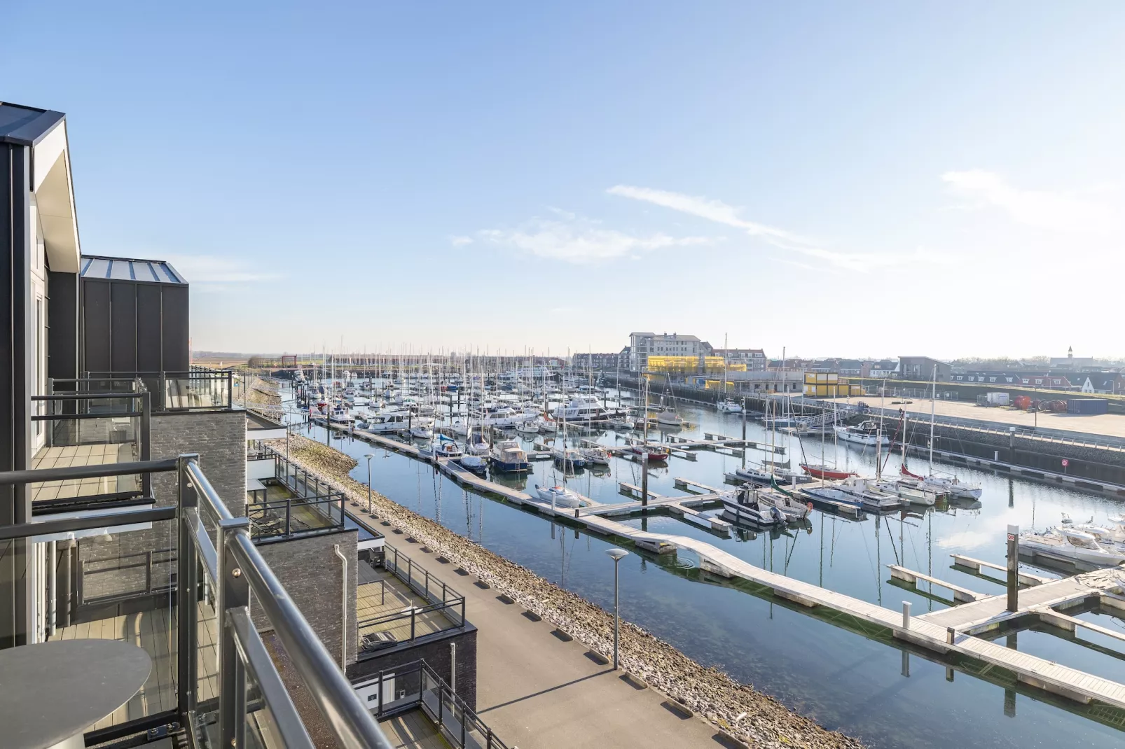 Appartement Vista Maris 'Haus am See' - Havenweg 8-30  Sint-Annaland-Uitzicht zomer