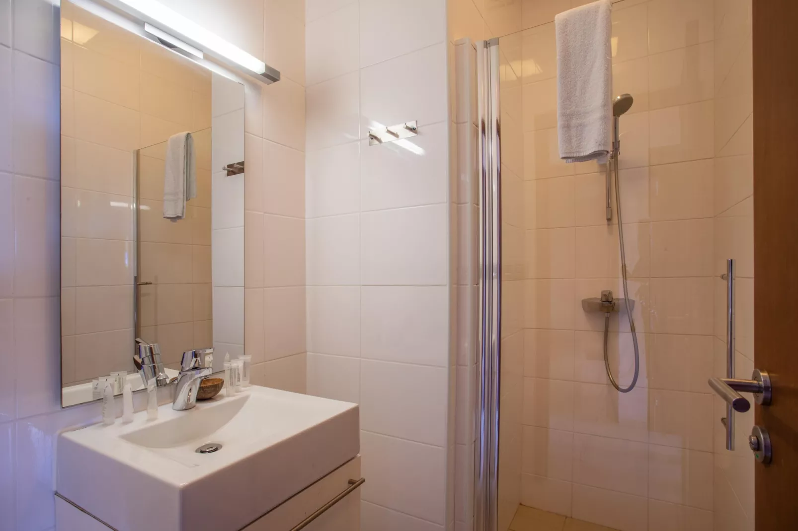 Spanish Water Apartment-Badkamer
