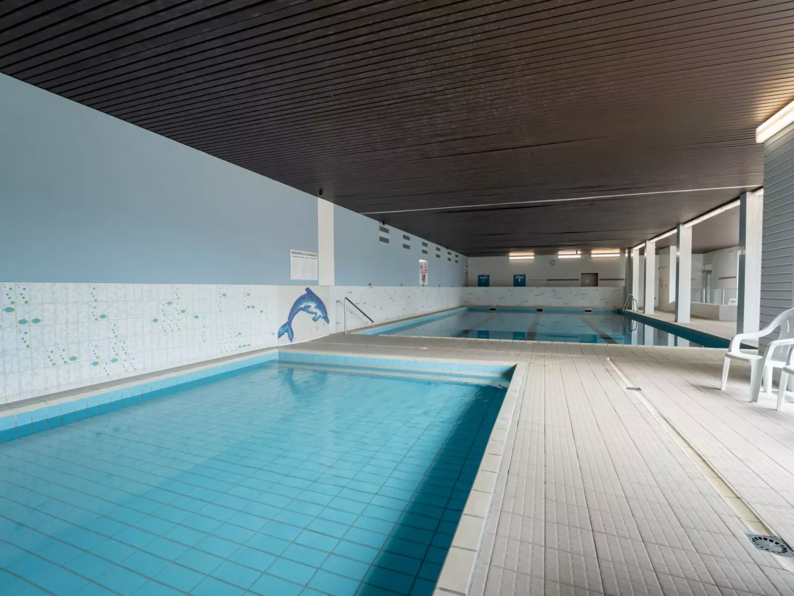 Cosy @ the beach studio with pool-Binnen