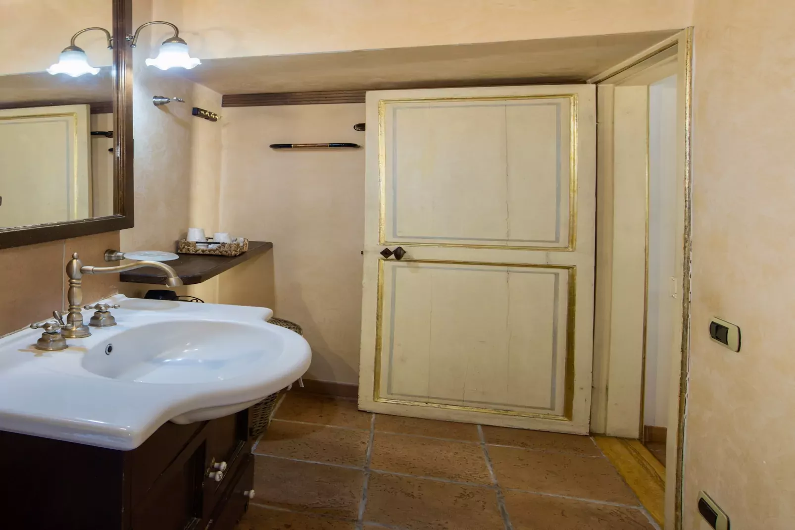 Trevi Fountain Apartment-Badkamer