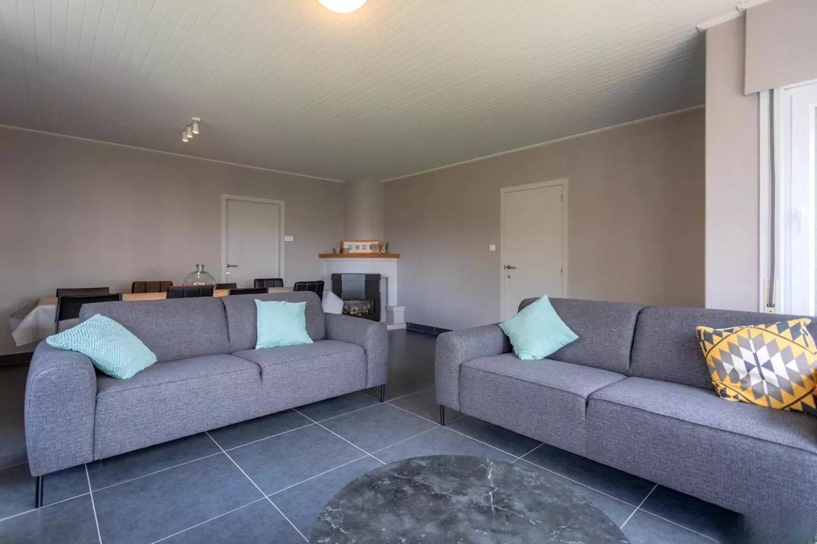 At Home-Woonkamer