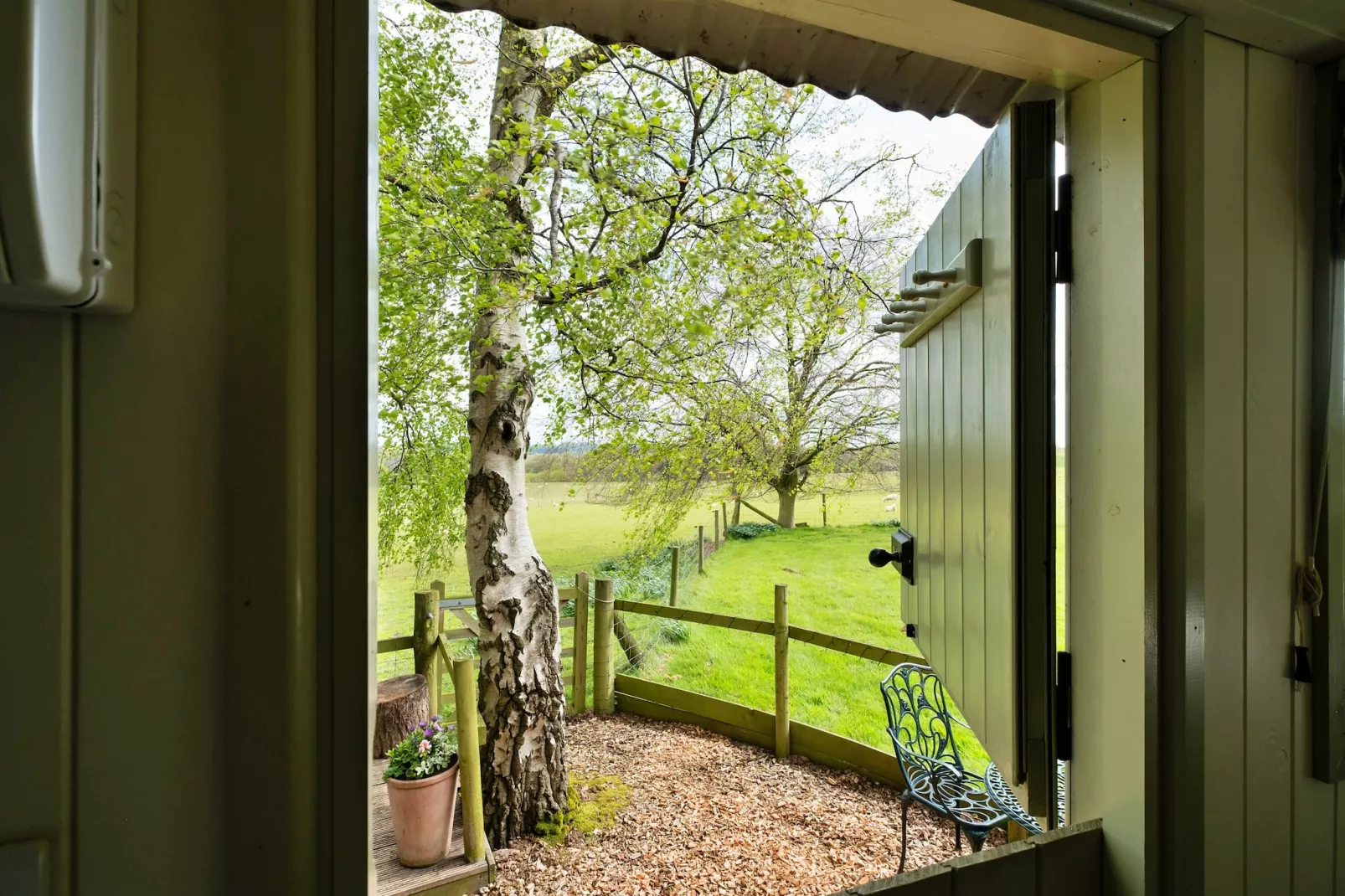 Hay and Hedgerow Glamping-Uitzicht zomer