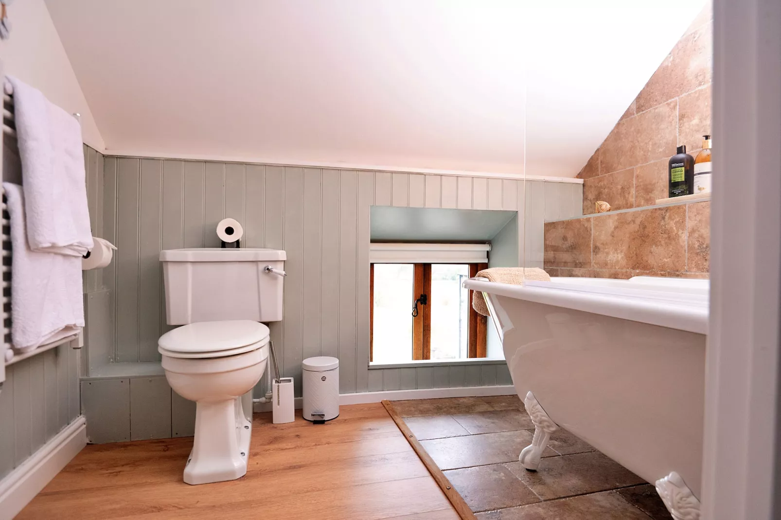 The Barn at Tyddyn-y- Felin-Badkamer