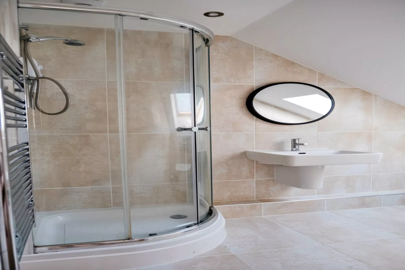 Tolcarne Stay - Luxury Newquay Apartment-Badkamer