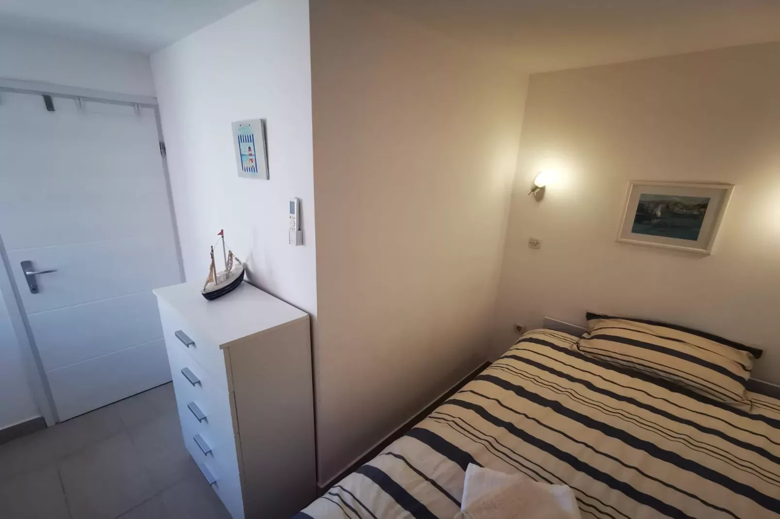 Sea View Holiday Home Umag - Three Bedroom Holiday Home-Slaapkamer
